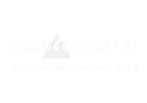 Valkoinen tausta, jossa salamakuvioisen kolmion yläpuolella on haalea teksti "Laatu Sähkäri Oy" ja alapuolella "Johtotehtäviä vuodesta 2011".